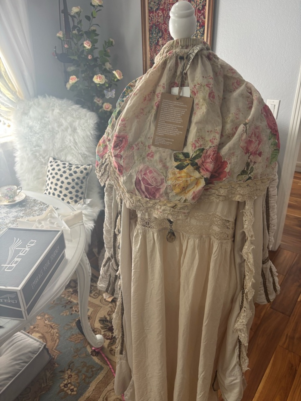 Magnolia Pearl Cream Shorts with Pink Floral Print - Picture 7 of 8